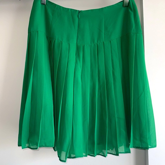 Green Nanette Lepore Pleated Mini Skirt - Size 6 - Picture 4 of 8